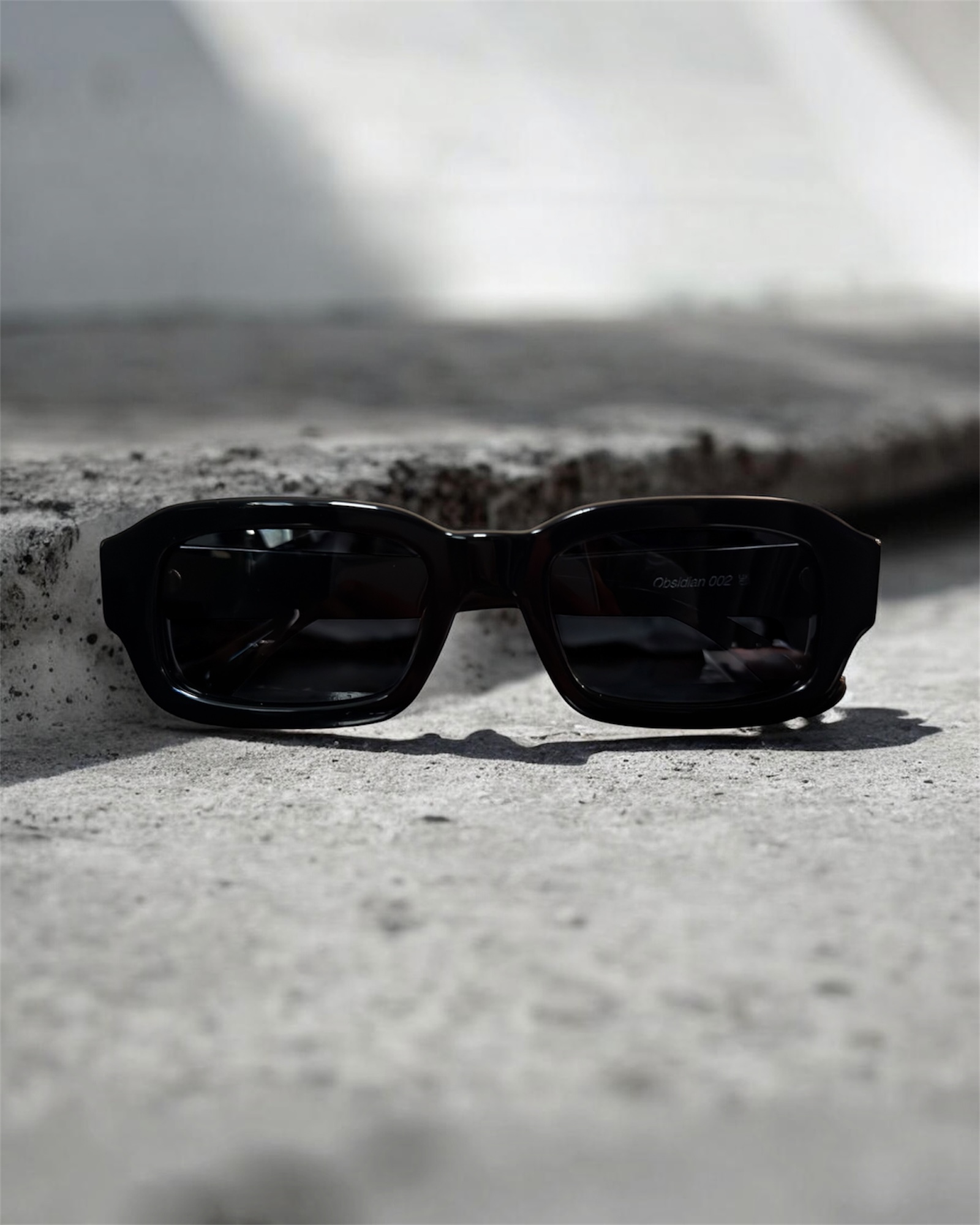 Obsidian — front view